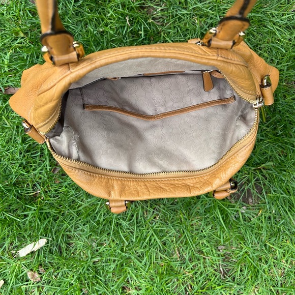 MK Leather bag👜 - Picture 4 of 8